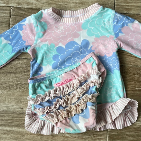 Ruffle butts 3T bathing suit - Picture 2 of 4